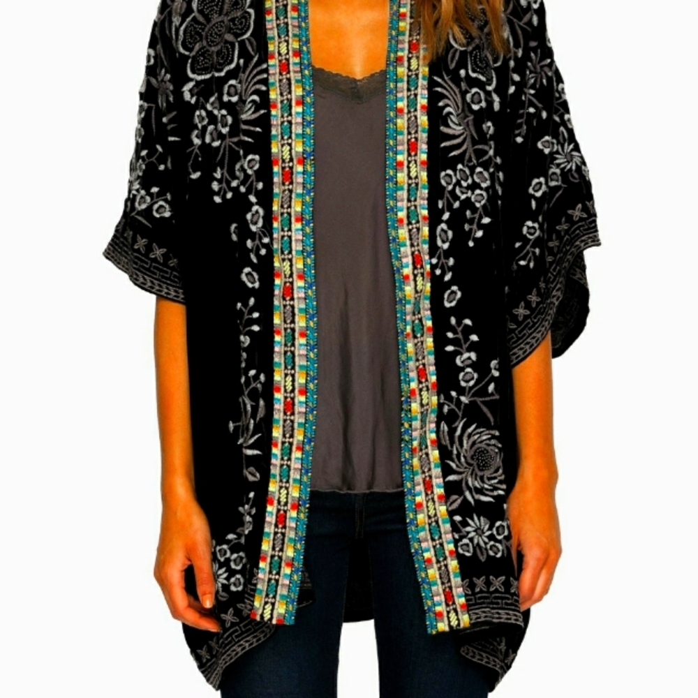 NWT JOHNNY WAS STUNNING BLK VELVET KIMONO WITH EMBROIDERY. SZ S. RETAILS 372-